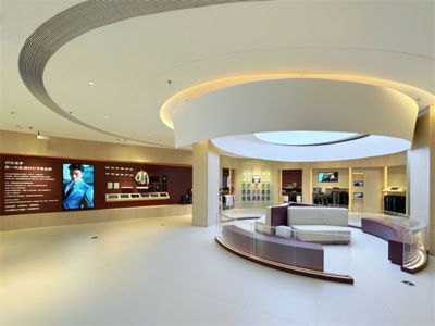 襯衫老羅 用美學空間與多媒體交互重塑線下零售體驗